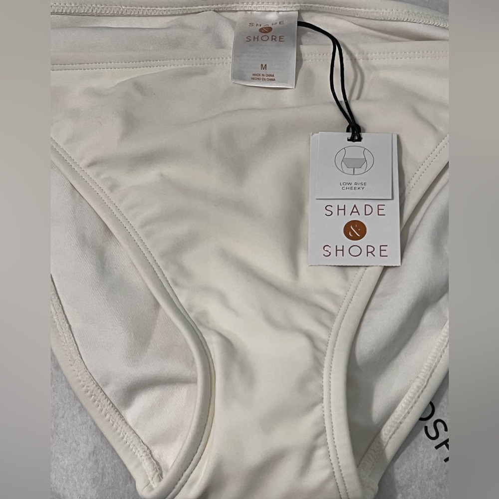 TARGET SHADE & SHORE NWT LOW RISE CHEEKY OFF-WHITE BIKINI BOTTOM